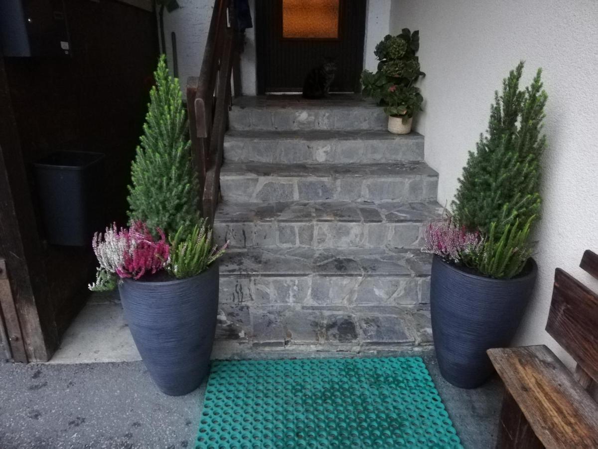 Apartment Lainer เราริส ภายนอก รูปภาพ
